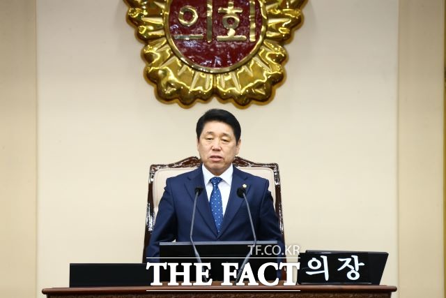강원도의회(의장 권혁열·사진)는 제318회 강원도의회 임시회를 11일부터 15일 일정으로 진행한다.