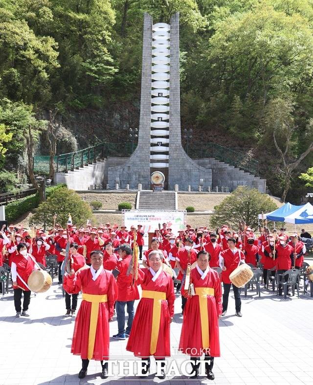 의병의 성지 의령군이 의병출정식을 열고 축제 이름을 바꾸고 처음 개최되는 의령홍의장군축제의 새로운 비상을 알렸다./의령군