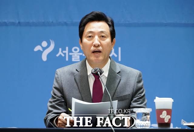 오세훈 서울시장이 기후가 민생이라며 중국·일본과 기후 협력을 강화하겠다는 뜻을 밝혔다. 오 시장이 1월 30일 오전 시청에서 열린 출입기자단 간담회에서 발언하고 있다. /서울시 제공