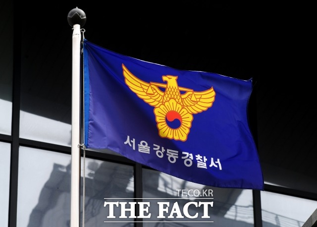 서울 강동경찰서는 13일 둔촌주공 조합원 70대 A씨로부터 보이스피싱 사기를 당했다는 신고를 접수해 용의자를 추적하고 있다고 밝혔다. /더팩트DB