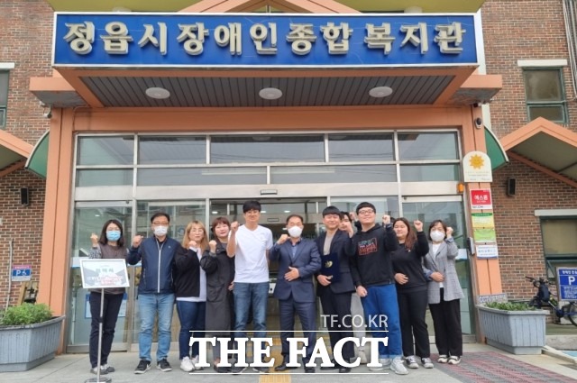 복지관 관계자는 “이번 협약식을 바탕으로 장애인 복지지원과 권익향상은 물론, 장애인과 비장애인이 함께 어우러진 아름다운 지역공동체 구현을 위해 최선의 노력을 다할 것”이라고 말했다. / 정읍시