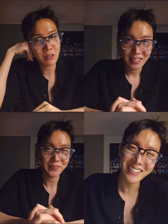 18일 현역 입대를 앞둔 방탄소년단 제이홉이 라이브 방송을 통해 솔직한 심경을 전했다. /위버스 캡처