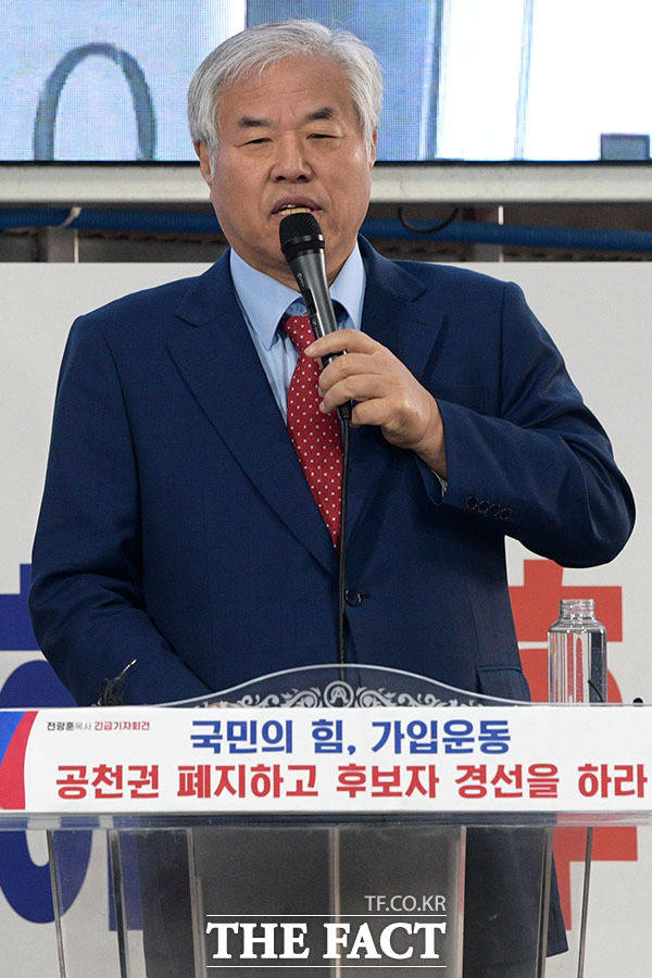 국민의힘은 전광훈 목사에 대해 당과 관련이 없는 사람이라며 무시하는 전략을 취해왔다. 그러는 사이 전 목사는 발언 수위를 점점 올렸다. 지난 17일 서울 성북구 장위동 사랑제일교회에서 열린 긴급기자회견에서 발언하는 전 목사. /남윤호 기자