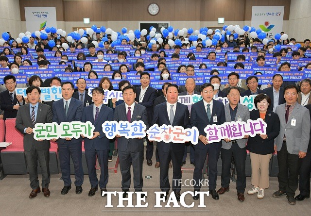 전북 순창군이 18일 ‘1일 명예군수’로 위촉된 김관영 전라북도지사와 함께 ‘더 특별한 전북시대, 순창군과 함께 혁신! 함께 성공!’이라는 주제로 전북도정과 순창군정을 공유하는 시간을 가졌다. / 순창군