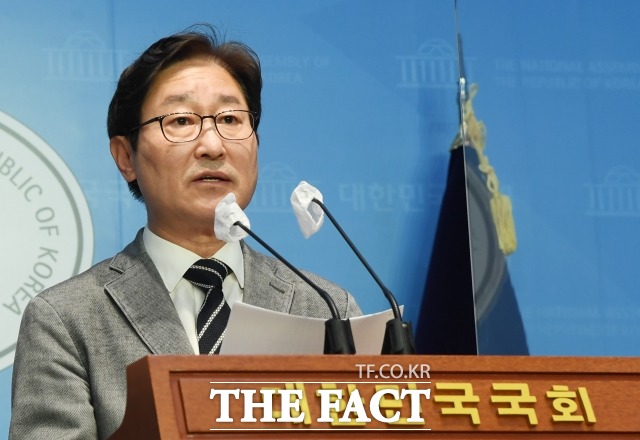 선 박범계 더불어민주당 의원이 19일 늦었지만 지금이라도 윤석열 검찰 독재의 폭주를 멈춰 세워야 한다며 원내대표 출마를 공식 선언했다. /이새롬 기자