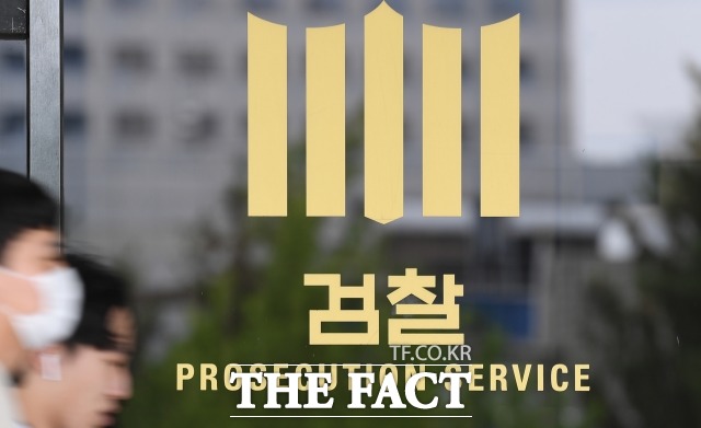 더불어민주당 전당대회 돈봉투 사건을 수사 중인 검찰이 강래구 한국수자원공사 상임 감사위원을 두번째 불러 조사했다./더팩트 DB