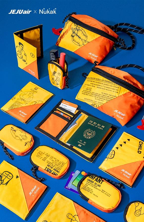 제주항공이 기내에서 사용한 구명조끼 폐자재를 재활용해 여권 지갑, 여행용 가방, 미니 파우치 등 여행용 기획상품 3종을 제작해 판매한다. /제주항공