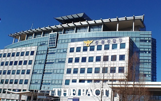 21일 강원경찰청(청장 김도형)은 적색 신호 때 차량의 일시정지를 의무화한 개정 도로교통법 시행규칙의 3개월간의 계도 홍보 기간이 끝남에 따라 22일부터 본격적인 단속에 들어간다고 밝혔다.