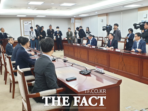 대전시는 24일 대전시청 중회의실에서 ‘SK온’과 투자유치 업무협약을 체결했다. / 대전=최영규 기자