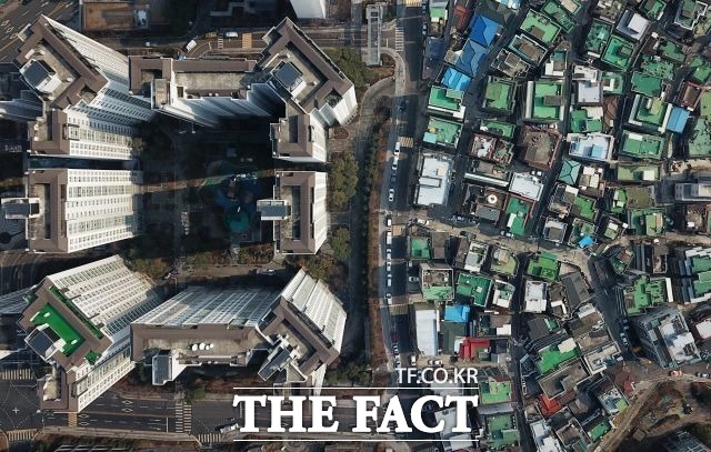 국토교통부와 한국부동산원에 따르면 올해 1분기 전국 지가는 0.05% 하락했다. /배정한 기자