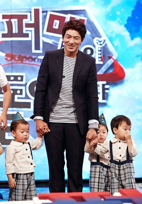배우 송일국이 KBS2 예능 프로그램 슈퍼맨이 돌아왔다에 7년 만에 돌아와 스페셜 내레이터로 활약한다. /KBS