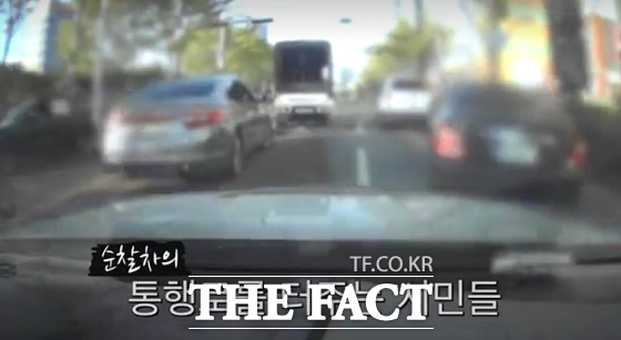 경찰이 부산의 한 길거리에서 복통으로 이러지도 저러지도 못하고 있는 임산부를 구한 사실이 뒤늦게 알려져 훈훈함을 자아낸다./부산경찰청.