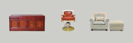 지난달 부산시 특별 자선경매행사에 나온 물품. 가운데는 전두환 전 대통령이 사용했던 이발 의자. /부산시