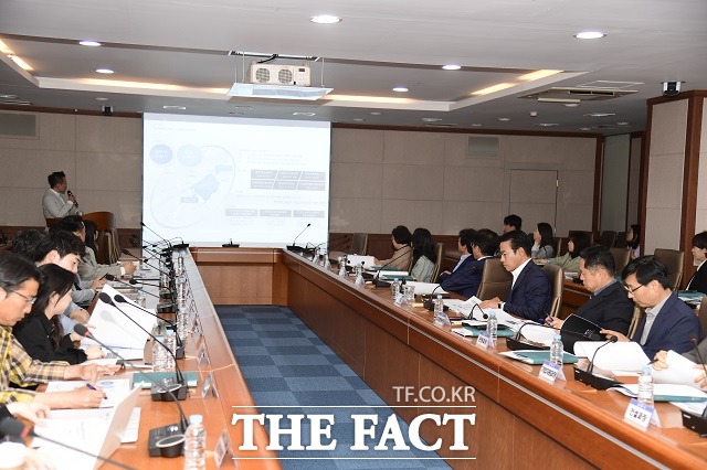 전북 남원시는 28일 오후 시청 대회의실에서 최경식 남원시장과 함파우유원지 일원에서 사업을 추진 중인 관련 부서 관계자 등이 참석한 가운데 함파우 아트밸리 프로젝트 마스터플랜 수립을 위한 용역 착수보고회를 가졌다. / 남원시