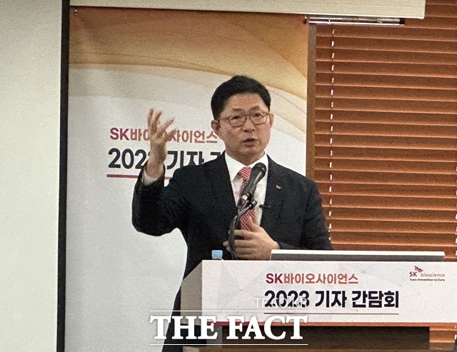 SK바이오사이언스 안재용 사장이 28일 서울 중구 한국프레스센터에서 열린 기자간담회에서 향후 전략에 대해 설명하고 있다. /문수연 기자