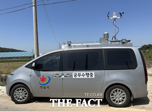 ‘5729 악취대응반’은 토요일을 제외하고 오전 6시부터 밤 12시까지(금요일은 오후 6시까지) 악취 민원 발생 시 즉시 현장 출동하여 민원을 해결하고 악취 배출 사업장에 대한 악취 저감 지도 활동과 악취 시료 포집을 통한 강력한 행정처분도 하게 된다. / 정읍시