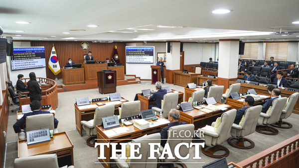 지난 27일 폐회한 제242회 임시회 본회의장, 국민의힘 의원들 대부분이 참석하지 않았다./논산=최웅 기자