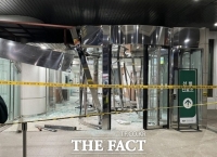  대전 대학병원에 승용차 돌진…인명 피해 없어