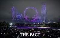  서울 밤하늘에 펼쳐진 '화려한 드론 쇼' [TF사진관]