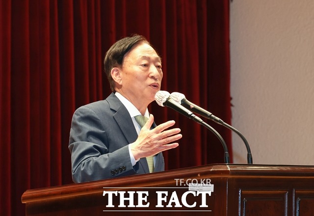 설동호 대전시교육감이 1일 교육청 대강당에서 열린 ‘5월 월례조회’에서 학교폭력예방교육에 최선을 다해달라고 당부하고 있다. / 대전시교육청