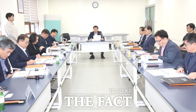 정읍시는 지난달 28일 이학수 시장과 국·과장 등 10여명이 참석한 가운데 ‘정읍시 관광개발사업 발굴 및 역사·문화자원 관광벨트화 용역’ 중간보고회를 가졌다. / 정읍시