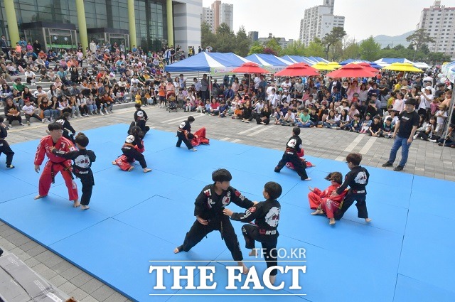 코로나19로 인해 비대면으로 진행되었던 어린이날 축제가 3년 만에 전북 순창읍에 위치한 향토회관 앞 무대에서 오는 5일 대면으로 진행된다. / 순창군