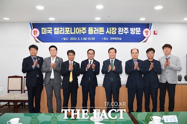 전북 완주군과 미국 캘리포니아주 플러튼시가 지역 농산물 교역 등 경제협력 방안을 마련해 나가기로 해 비상한 관심이 쏠린다. / 완주군