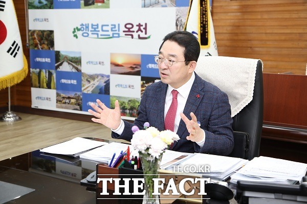 황규철 옥천군수. /더팩트DB.