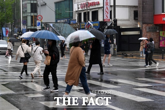 목요일인 4일 전국 곳곳에는 많은 비가 내리겠다. /남용희 기자