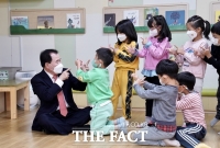  어린이들이 부모님과 선생님께 가장 듣고 싶은 말은?