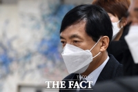  '김학의 출금 수사 방해' 이성윤 징계 심의 정지