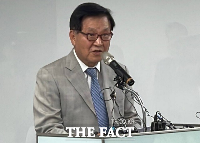 김익래 회장은 이날 기자회견에서 각종 의혹이 난무한 상황에서 사퇴하겠다는 목적만 짧게 전하고 퇴장해버렸다. /박지성 기자