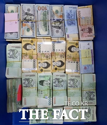 경찰이 전세사기 피의자로부터 압수한 현금 약 4억원. / 대전경찰청