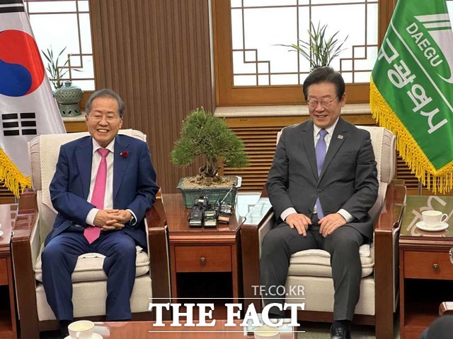 10일 이재명 더불어민주당 대표가 대구 북구 산격청사를 방문해 홍준표 대구시장과 면담을 가졌다 / 대구 = 박성원 기자