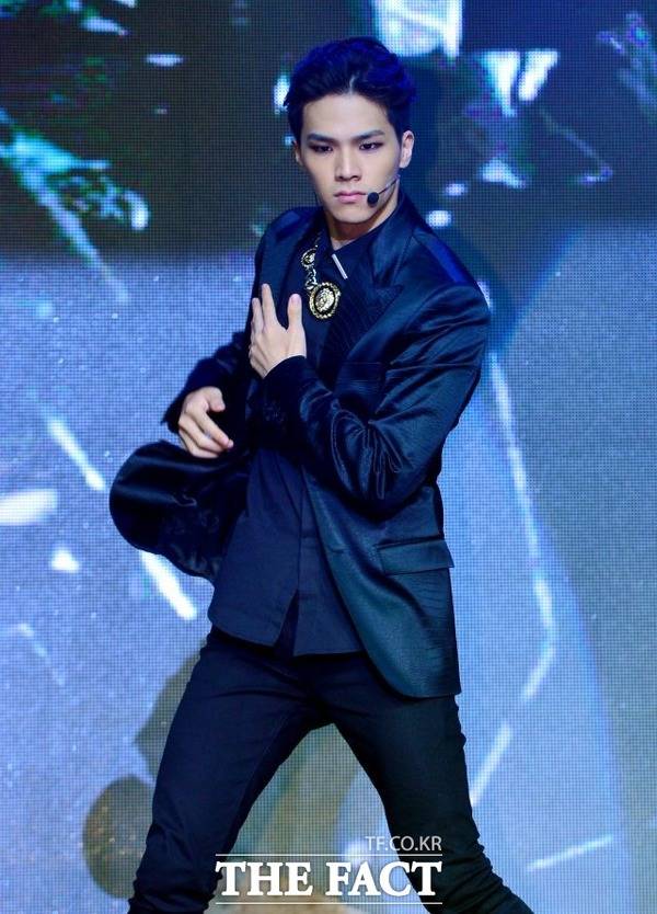 그룹 틴탑 캡이 부적절한 언행과 흡연으로 논란이 된 가운데. 소속사 측은 현재 캡은 부족한 모습을 보였다는 것에 크게 반성하며 깊이 뉘우치고 있다고 사과했다. /더팩트 DB