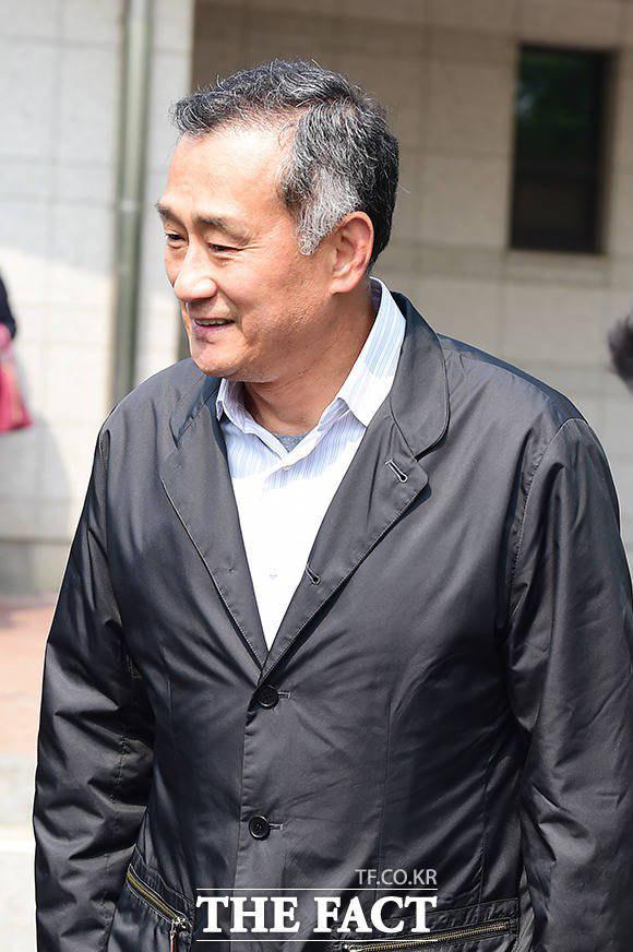 장세주 동국제강 회장이 오는 12일 열리는 임시 주주총회에서 사내이사로 복귀할 것으로 전망된다. 장 회장의 사내이사 선임 안건이 통과하면 지난 2015년 이후 8년 만에 경영일선으로 복귀하게 되는 것이다. /남용희 기자