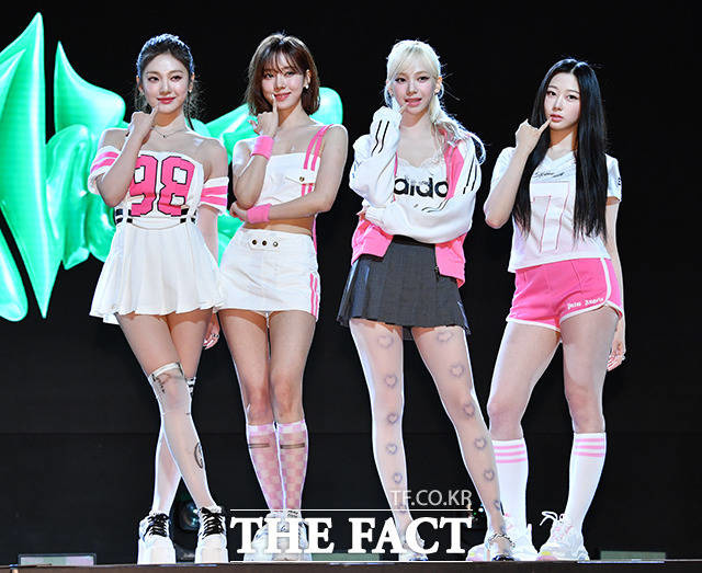 SM 소속 걸그룹 에스파(aespa) 닝닝, 윈터, 카리나, 지젤(왼쪽부터)이 8일 오후 서울 강남구 인터컨티넨탈 서울 코엑스에서 열린 세 번째 미니 앨범 마이 월드(MY WORLD) 발표 간담회에 참석해 포즈를 취하고 있다. /박헌우 기자