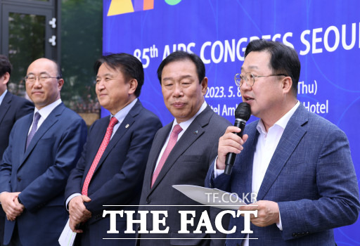 왼쪽부터 김기영 충남도 행정부지사, 김영환 충북지사, 최민호 세종시장, 이장우 대전시장 / 대전시