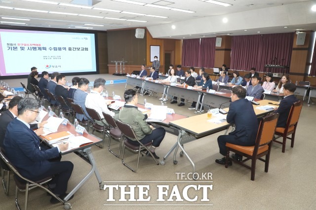 11일 전북 정읍시는 지난 10일 시청 대회의실에서 인구감소지역 대응 기본계획 및 시행계획 수립 용역 중간보고회를 진행했다고 밝혔다. / 정읍시