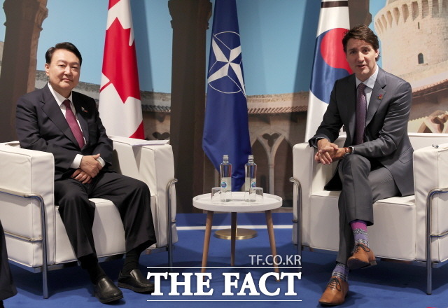 윤석열 대통령과 저스틴 트뤼도 캐나다 총리가 오는 17일 정상회담을 갖는다. 지난해 6월 30일 한-캐나다 정상회담 모습. /대통령실 제공