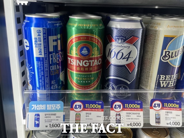 서울 종로구 한 편의점에 중국 맥주 칭따오가 진열돼 있다. /박지성 기자