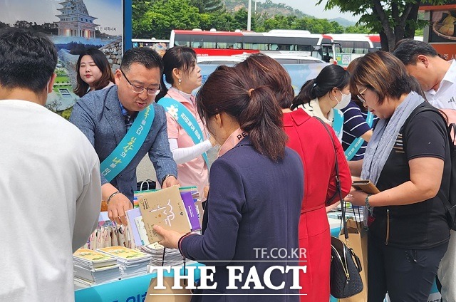 전북 순창군은 지난 10일 ‘전북을가다, 일상의 나를 떠나보내는 여행’이라는 주제로 순창 관광지 및 축제홍보 전면전에 나섰다. / 순창군