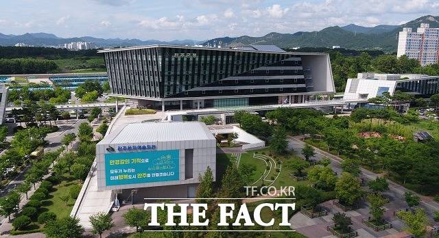 전북 완주군이 봉동읍 구만리 일원에 조성하려는 만경강 주변 생태주차장의 시설 결정 용역비가 올해 1회 추경에 반영됨에 따라 향후 사업 추진이 탄력을 받게 됐다. / 완주군