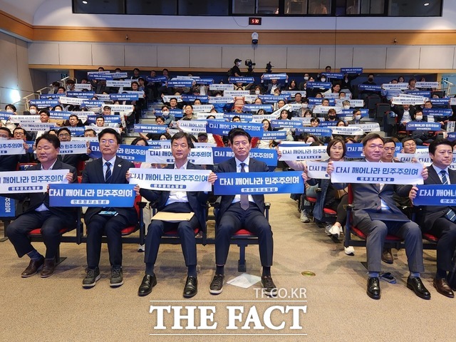 민주정치 소행성은 지난 11일 오후 5시 광주5.18기념문화센터 대동홀에서 별별정치축제를 열었다./ 민주정치 소행성