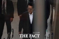  '서해 피격' 공판 출석하는 박지원 전 국정원장 [포토]