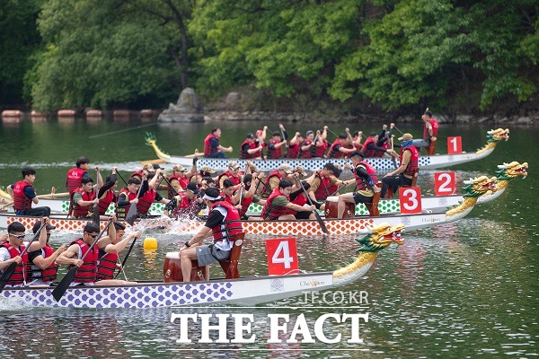 지난 12일 열린 충북 노사정 레이크파크 사랑 용선대회 모습. /증평군
