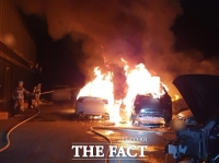  천안 자동차공업소서 불… 차량 7대 전소