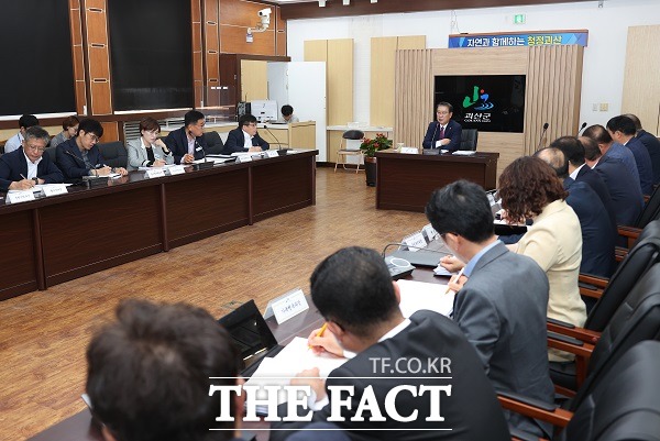 괴산군은 16일 송인헌 괴산군수 주재로 내년도 정부예산 확보 추진 상황 보고회를 열고, 중앙부처에서 기획재정부로 예산안을 제출하는 이달 말까지 추진 상황과 향후 계획에 대해 검토했다. /괴산군