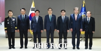  한덕수 총리 '차관급 인사 임명장 수여' [TF사진관]