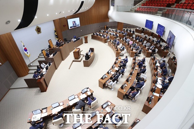 충남도의회가 18일 제344회 임시회 제2차 본회의를 열고 충남교육청이 제출한 추경안을 통과시켰다. / 충남도의회